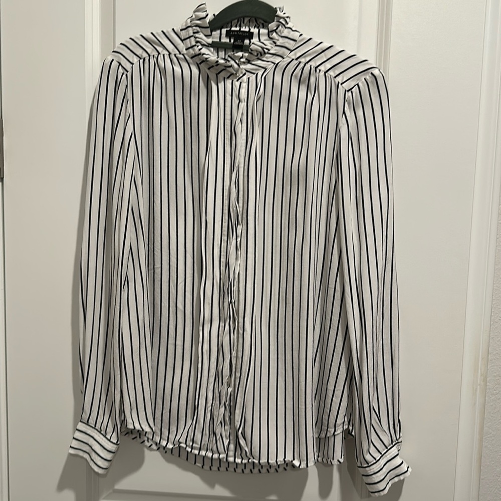 Ann Taylor Ruffle Button Down White/Black Size XS